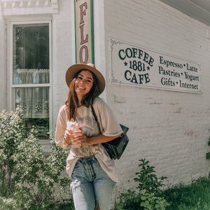 Meet your Posher, Megan